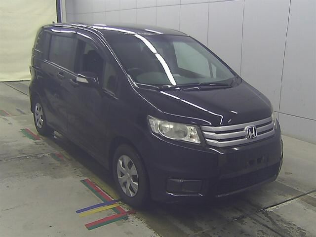 70271 HONDA FREED SPIKE GB3 2013 г. (Honda Kansai)